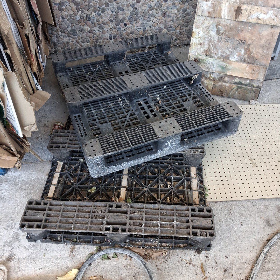 plastic pallets