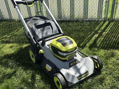 Ryobi 21" 40V HP Brushless Cordless Self-Propelled Lawn Mower with Bagger, Mulching, Side Discharge, charger and two batteries