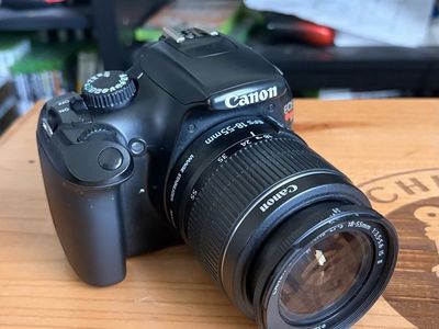 Canon EOS REBEL T3- 2 lenses and bag pack