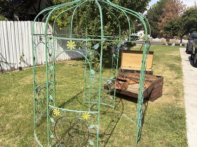 **SMALL GREEN METAL GAZEBO WITH BEAUTIFUL DETAILS**