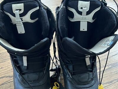 Women's 6.5 Burton Impulse 3 Snowboarding Boots