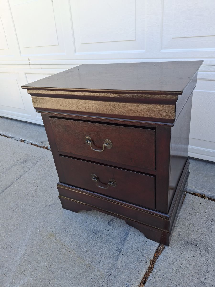 all wood night stand/bebe