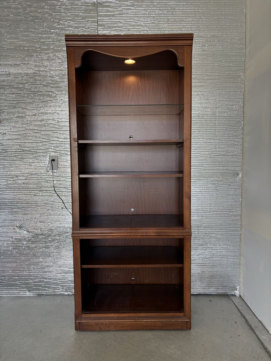 Sturdy bookshelf with built-in light