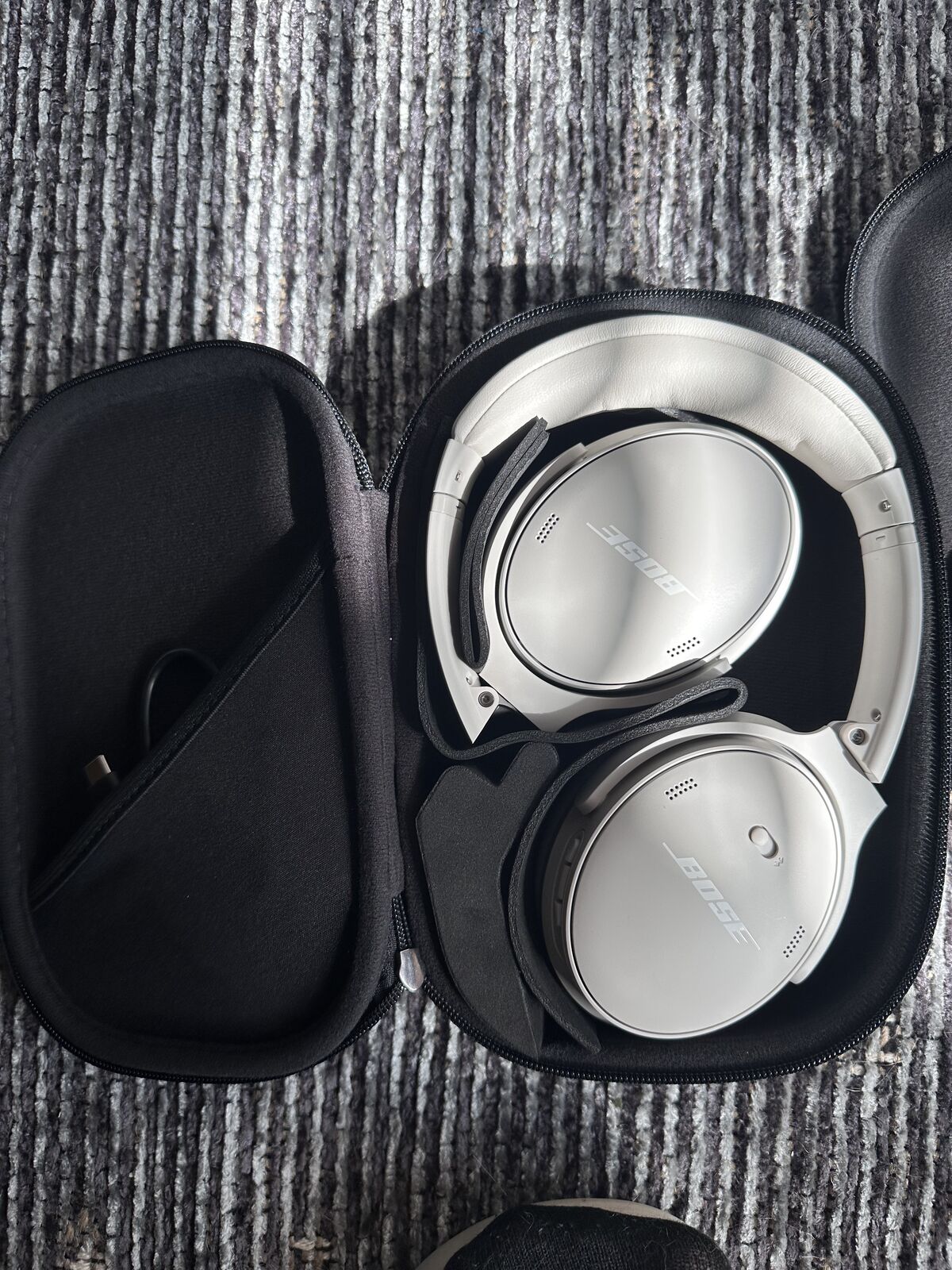 Bose quietcomfort white smoke