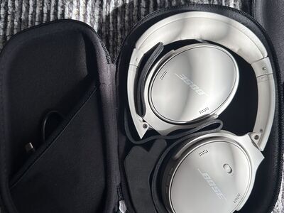 Bose quietcomfort white smoke