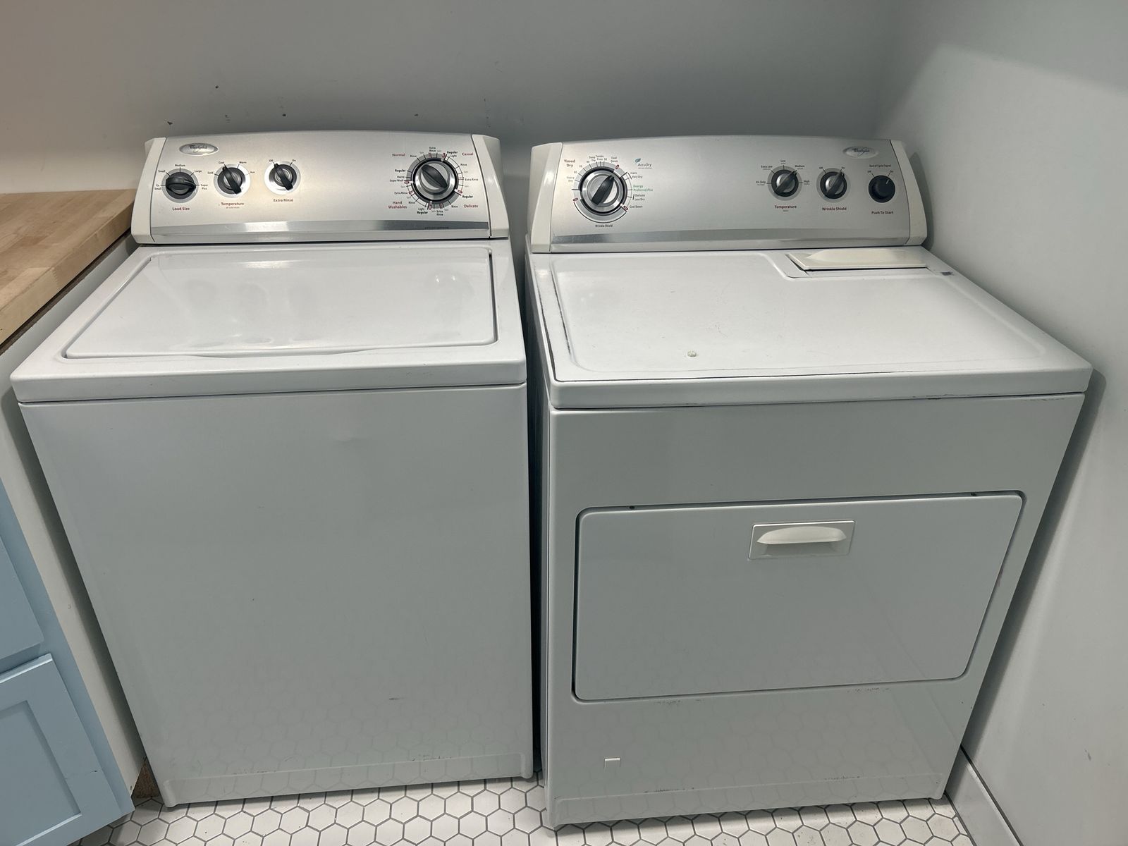 Whirlpool Top Load Washer and GAS Dryer Set - White