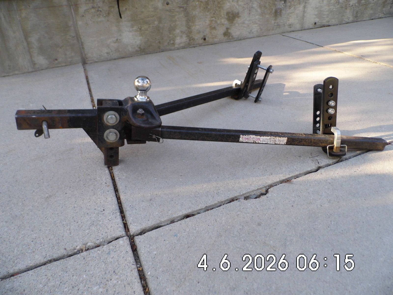 Equal-i-zer trailer hitch