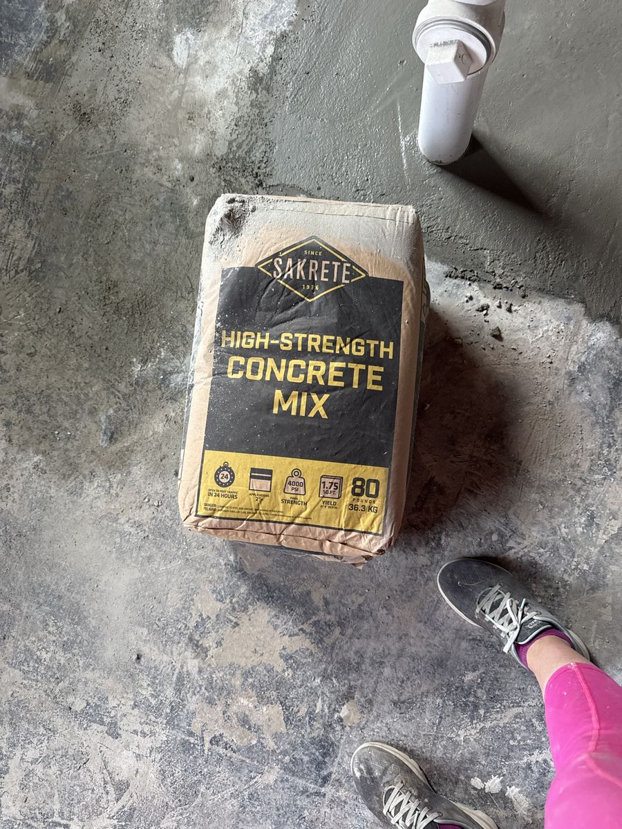 SAKRETE High-Strength Concrete Mix 80lb Bag and topsoil bags!