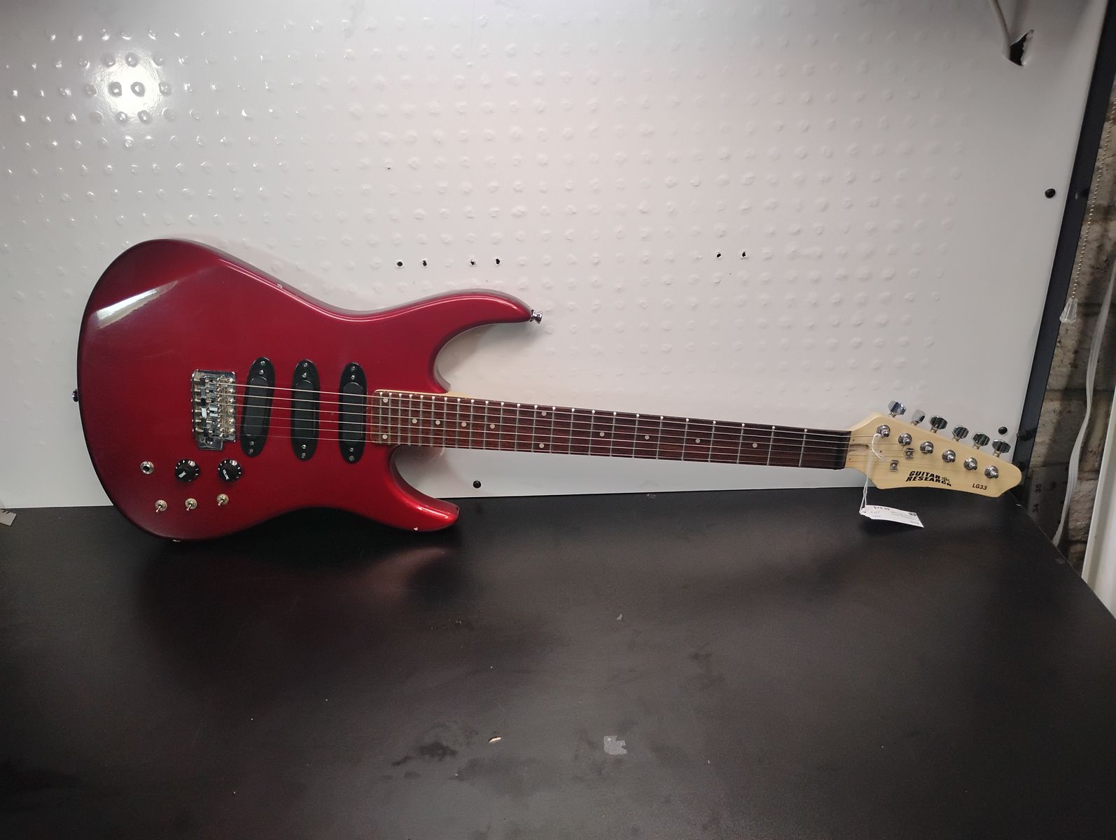 Guitar Research LG33 Vintage Solid-Body Electric Guitar