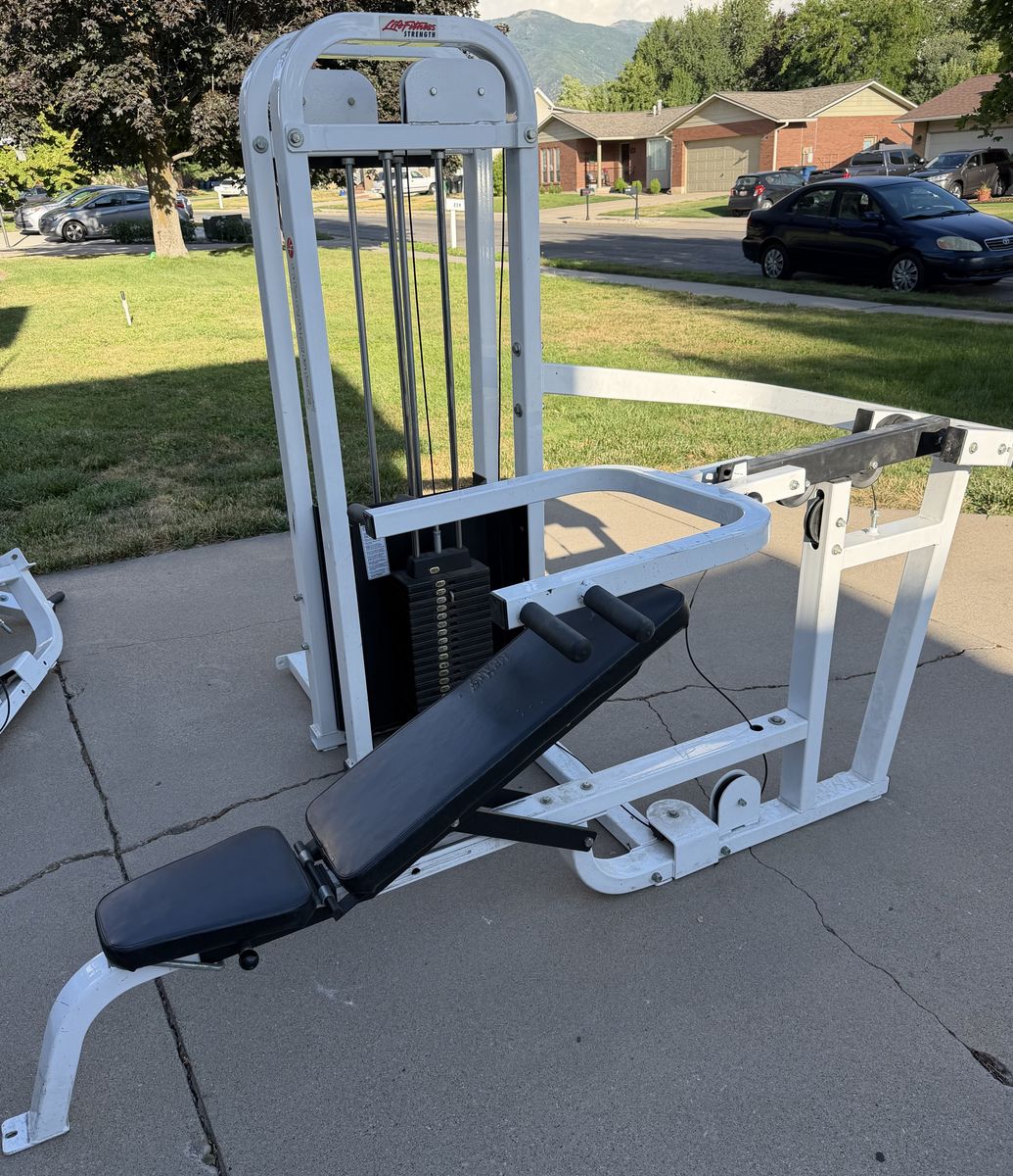 Life Fitness Strength Series Incline/Decline Shoulder & Bench Press Machine