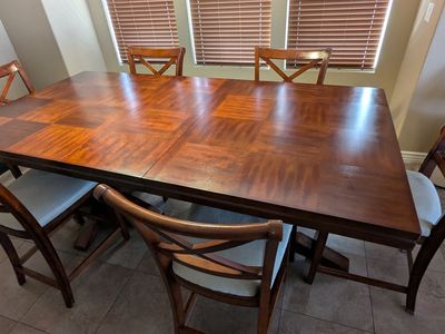 Steve Silver Co. Dining Table & 6 Chairs