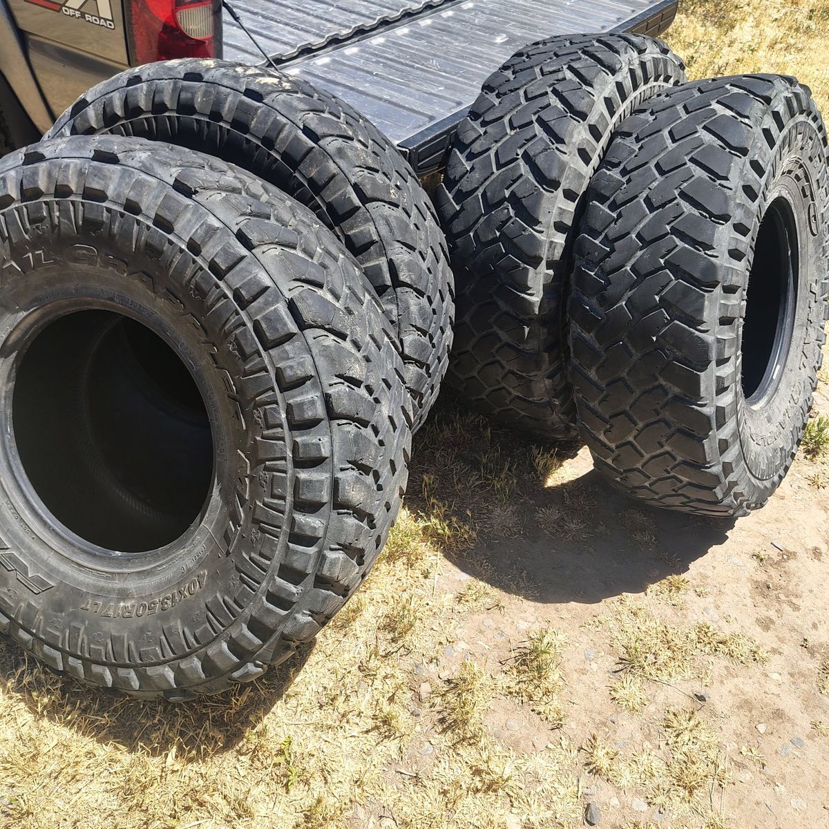 40x13.50r17 Nitto 