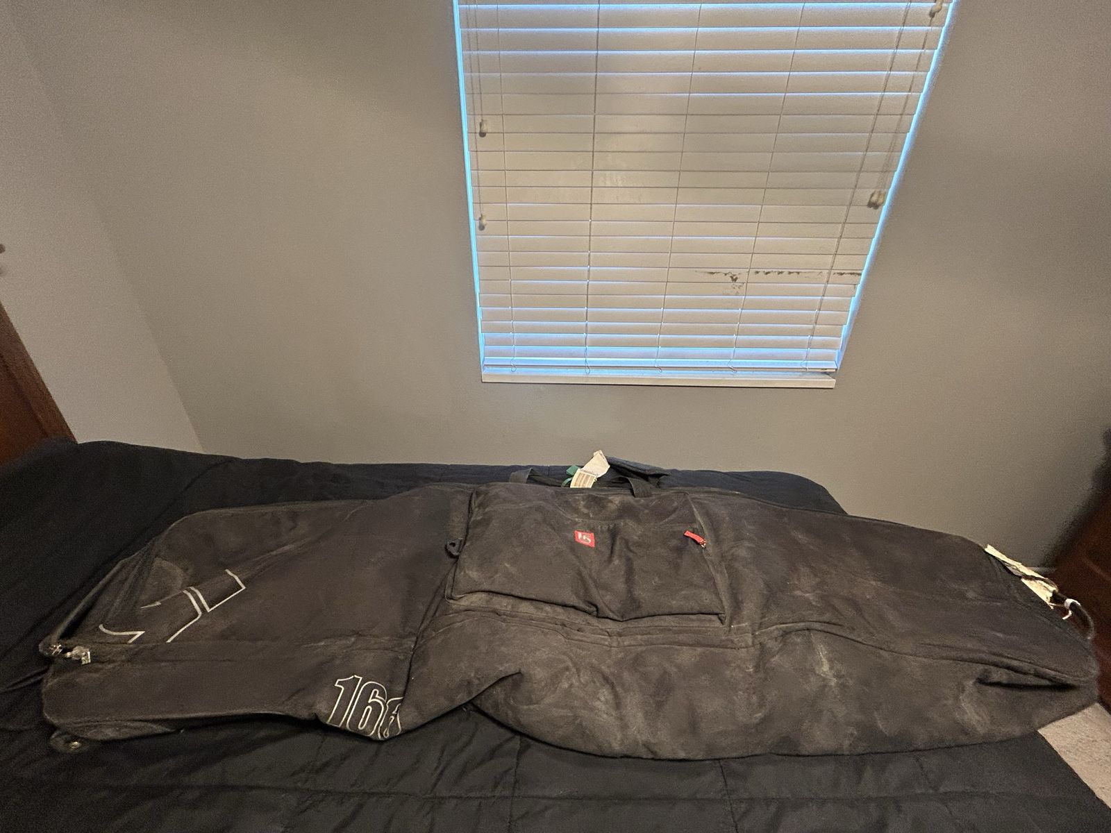Burton snowboard soft case 166 cm travel bag with wheels