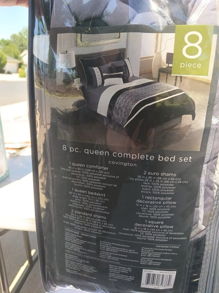Covington Queen 8-Piece Complete Bed Set - Black/Gray Geometric Pattern New