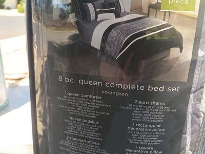 Covington Queen 8-Piece Complete Bed Set - Black/Gray Geometric Pattern New