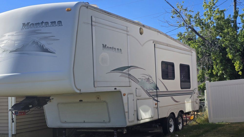 Beautiful Fifth Wheel – Well Maintained & Fully Functional
