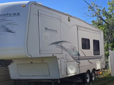 Beautiful Fifth Wheel – Well Maintained & Fully Functional
