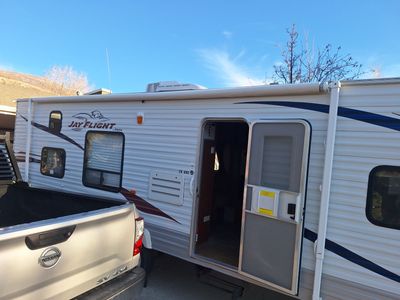 For sale "as-is: Jayco Flight 2010 28-Ft Camper with side pullout