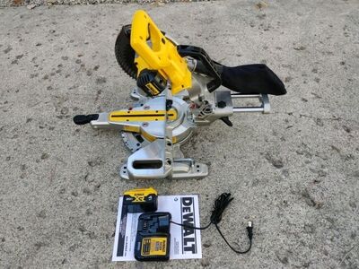 DEWALT 20V MAX SLIDING COMPOUND MITER SAW KIT