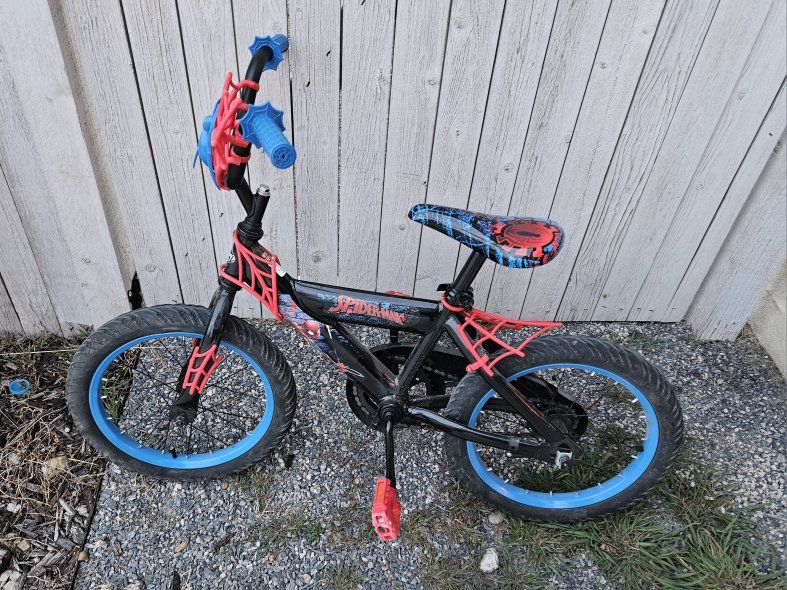 Huffy spider man 16in with training wheels