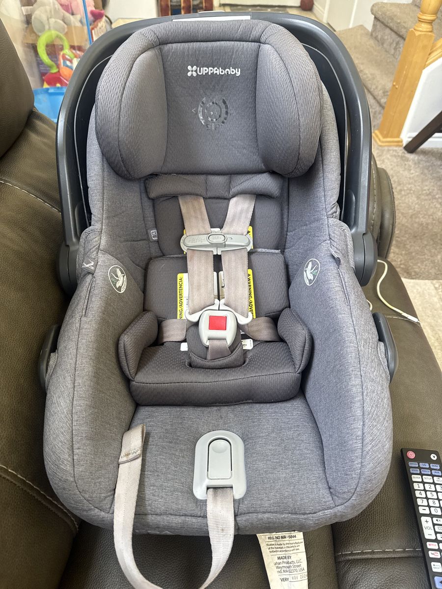 Uppababy mesa V2 car seat and base 