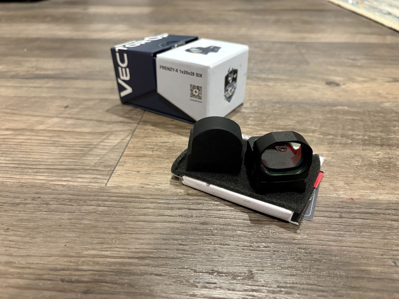 Vector Optics Frenzy-X 1x20x28 SIX Red Dot Sight with Original Box and Cover