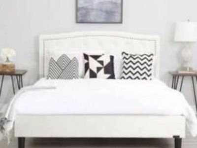 Juliette Queen Tufted Platform Bed