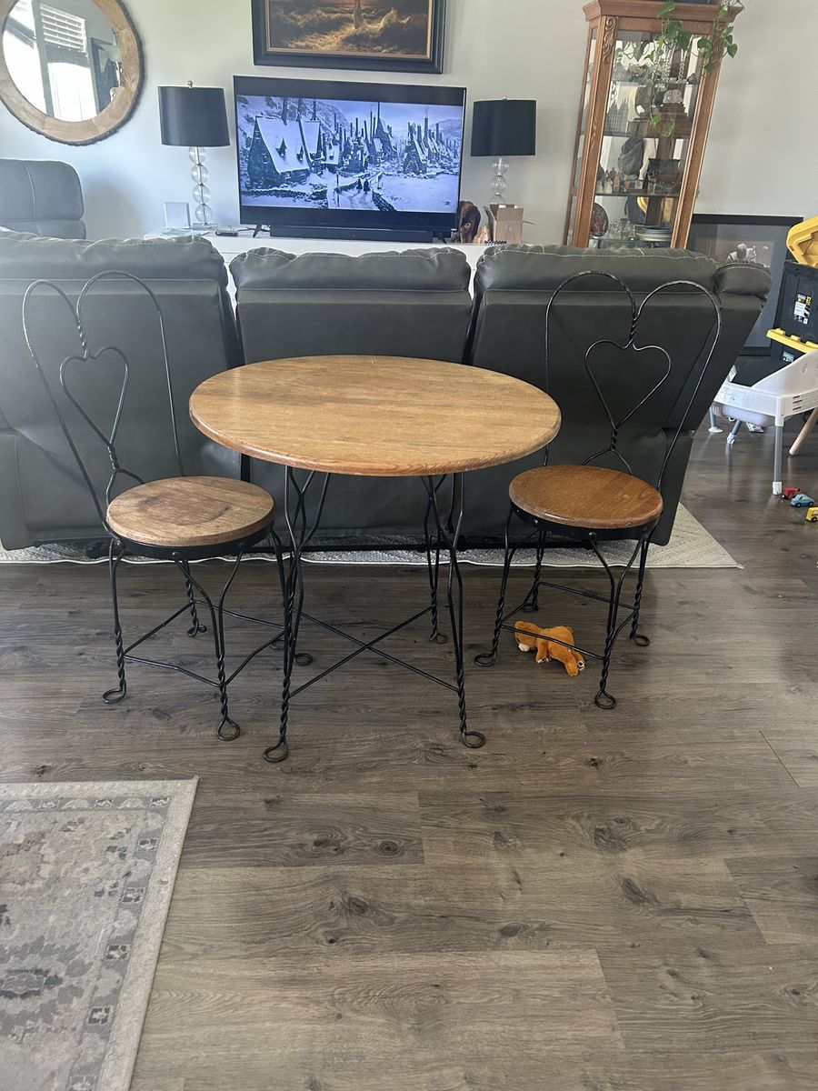 Vintage Style Bistro Set Round Wood Table & 2 Heart-Back Metal Chairs