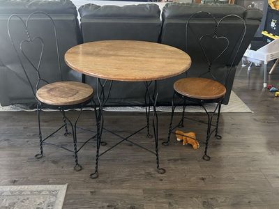 Vintage Style Bistro Set Round Wood Table & 2 Heart-Back Metal Chairs