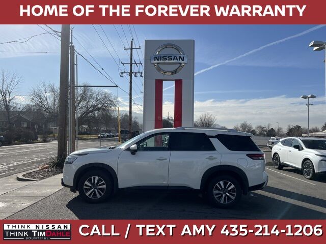 2024 Nissan Pathfinder SL