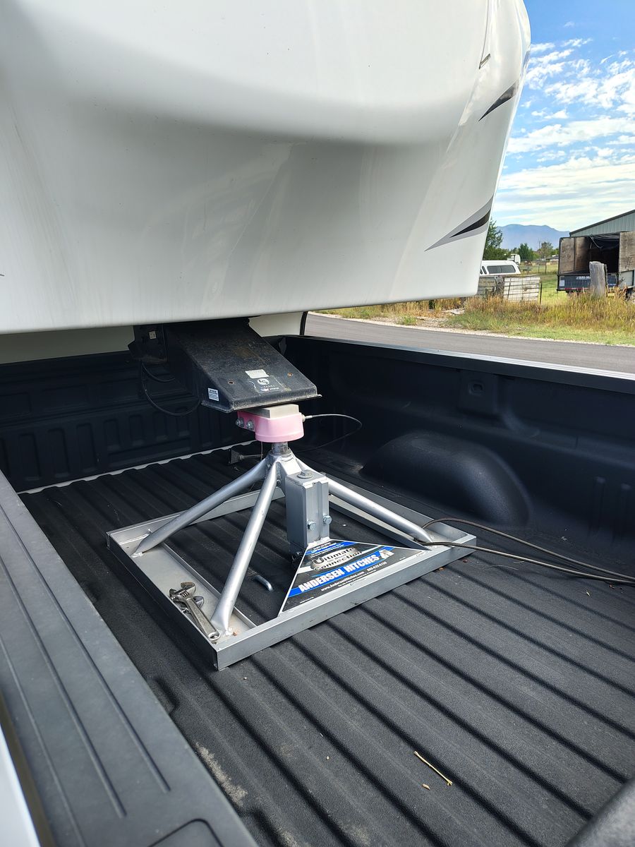 Anderson 5th Wheel Hitch and Portable Dump Station