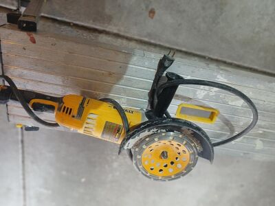 DEWALT GRINDER