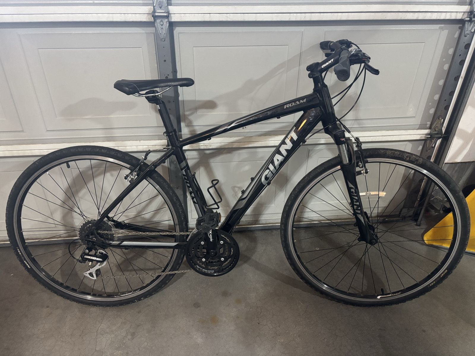 Giant Roam 3 Hybrid Mountain Bike Medium Black