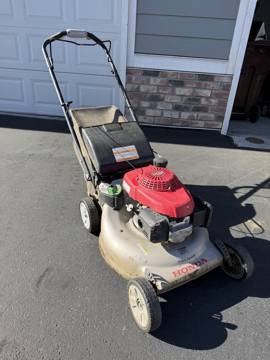 Honda HRR216 Self Propelled Lawnmower