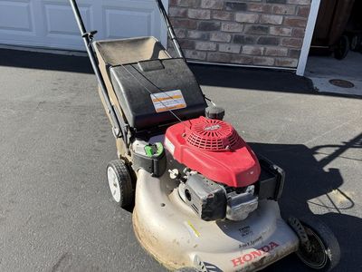 Honda HRR216 Self Propelled Lawnmower