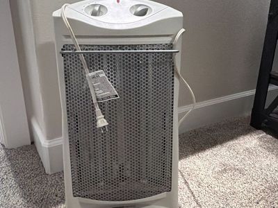 FREE-White Oscillating Space Heater with Adjustable Thermostat and Two Heat Settings