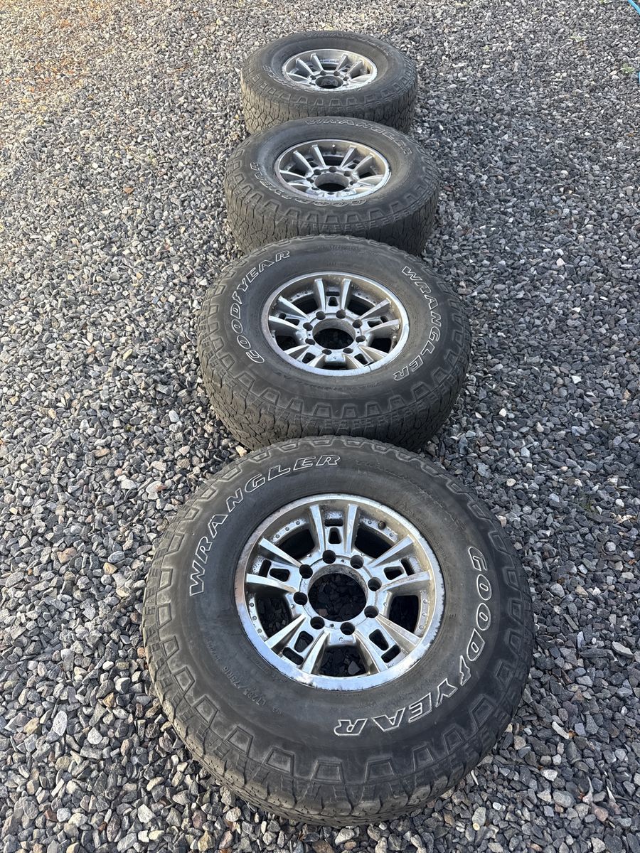 8x6.5 Rims and 285/75R16 Tires