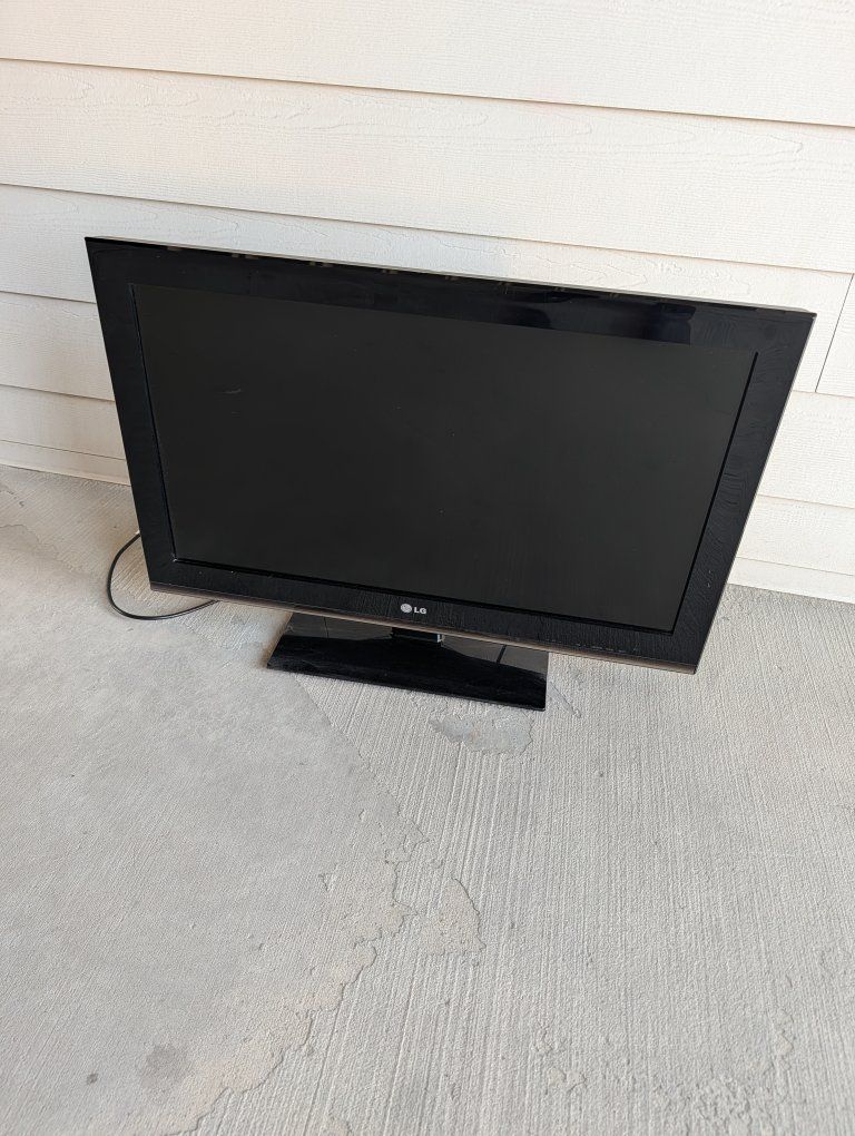 LG 32LK450 | 32" 1080p LCD HDTV | HDMI VGA Component | Works Great
