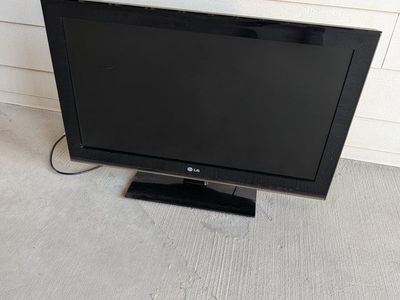 LG 32LK450 | 32" 1080p LCD HDTV | HDMI VGA Component | Works Great