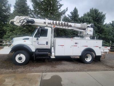 Altec DM47 Line truck