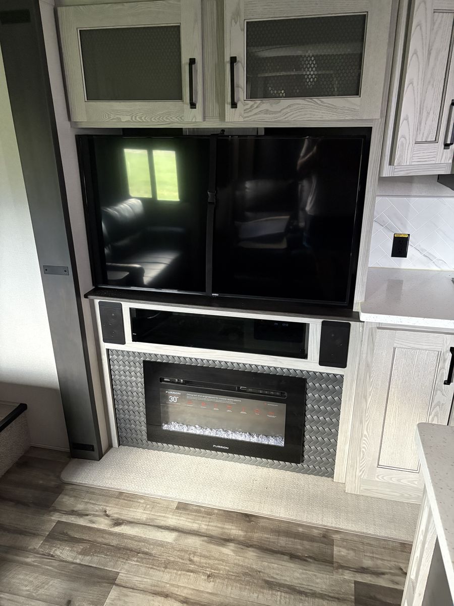 Main image 6