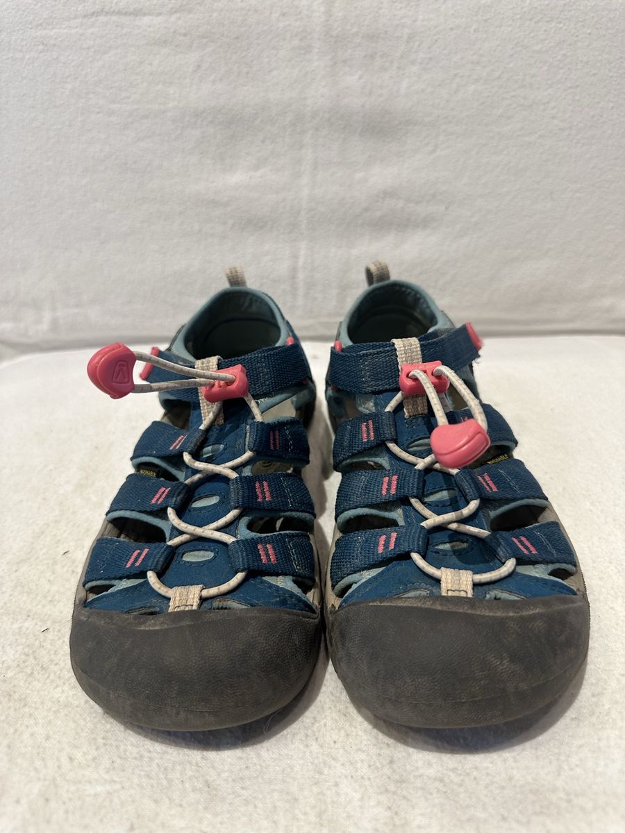Keen youth size 4, teal/pink trim, washable, hiking sandals