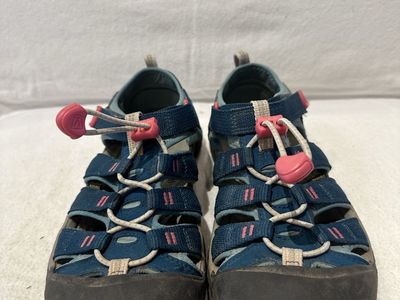 Keen youth size 4, teal/pink trim, washable, hiking sandals