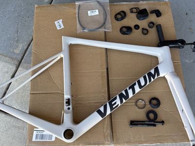 Ventum Full Carbon NS1 MD/LRG Frameset NEW
