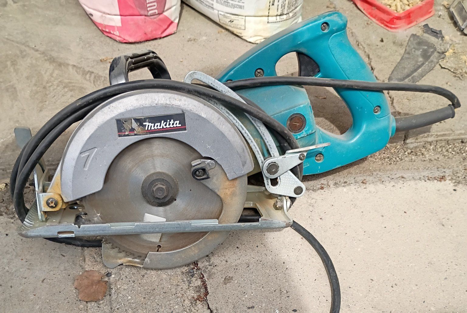 Makita Worm Drive saw