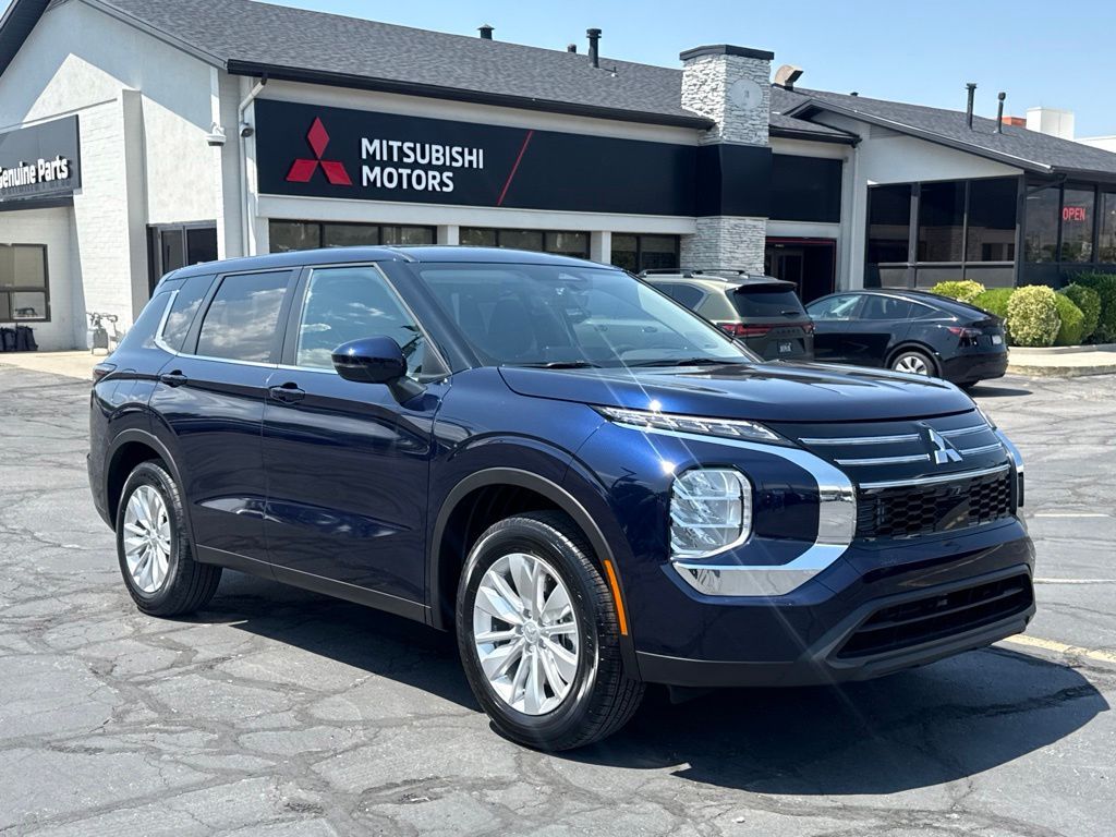 2026 Mitsubishi Outlander ES