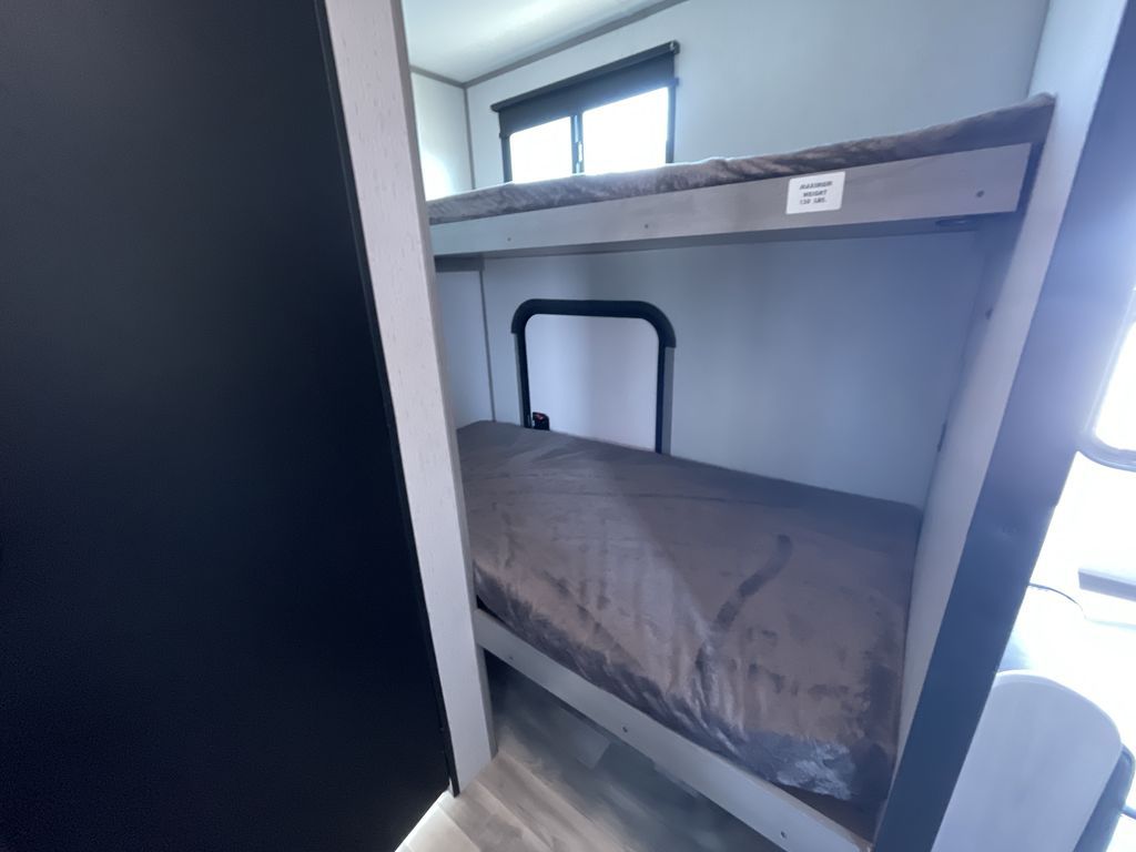 Main image 28