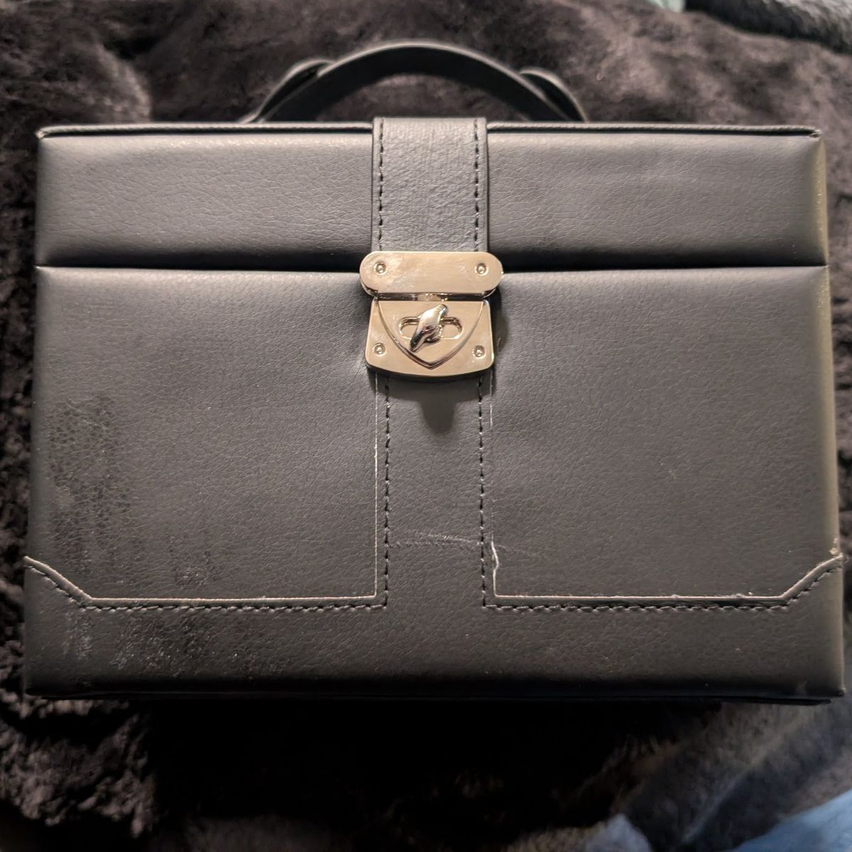 Diva diamonds leather jewelry box