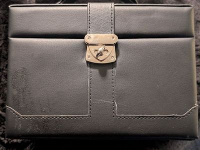 Diva diamonds leather jewelry box