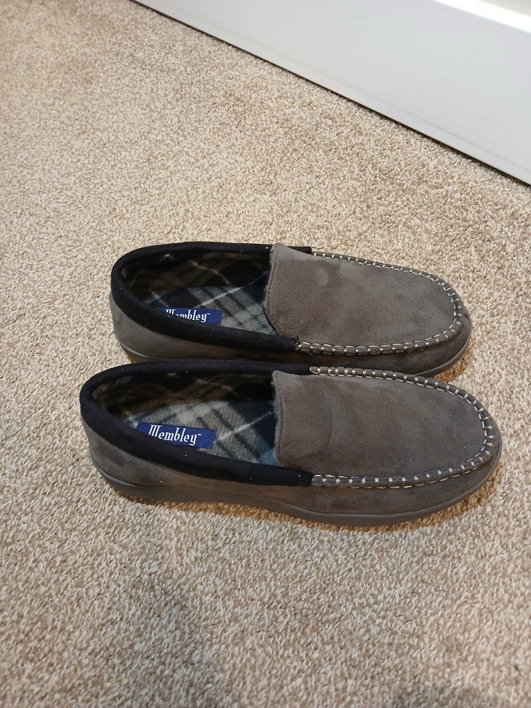 Wembley Men's Faux Suede Lined Moccasin Slippers - Gray, Size 8-9